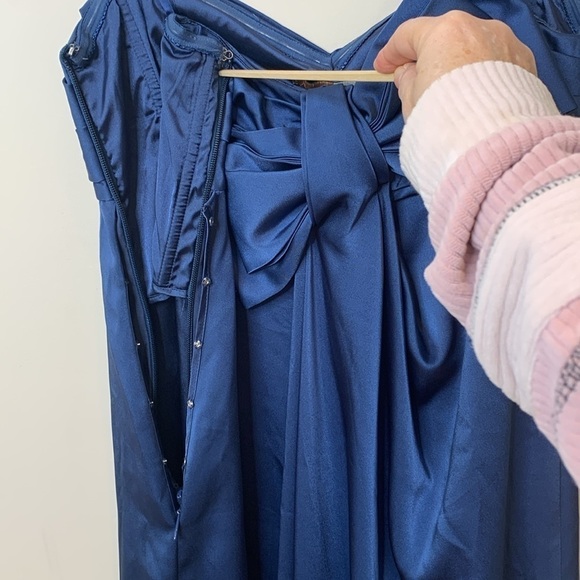 BCBGMaxAzria | Midnight Blue Satin Corset Bow Strapless Prom Wedding Dress 10 - Picture 15 of 17